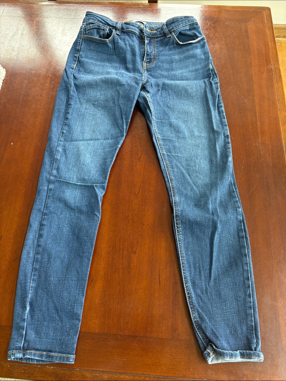 Classic Women's Skinny Jeans in Dark Blue Denim